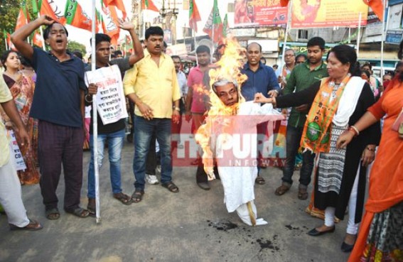 BJP burns Manik Sarkar's effigy protesting journalist's murder, demands CBI investigation 